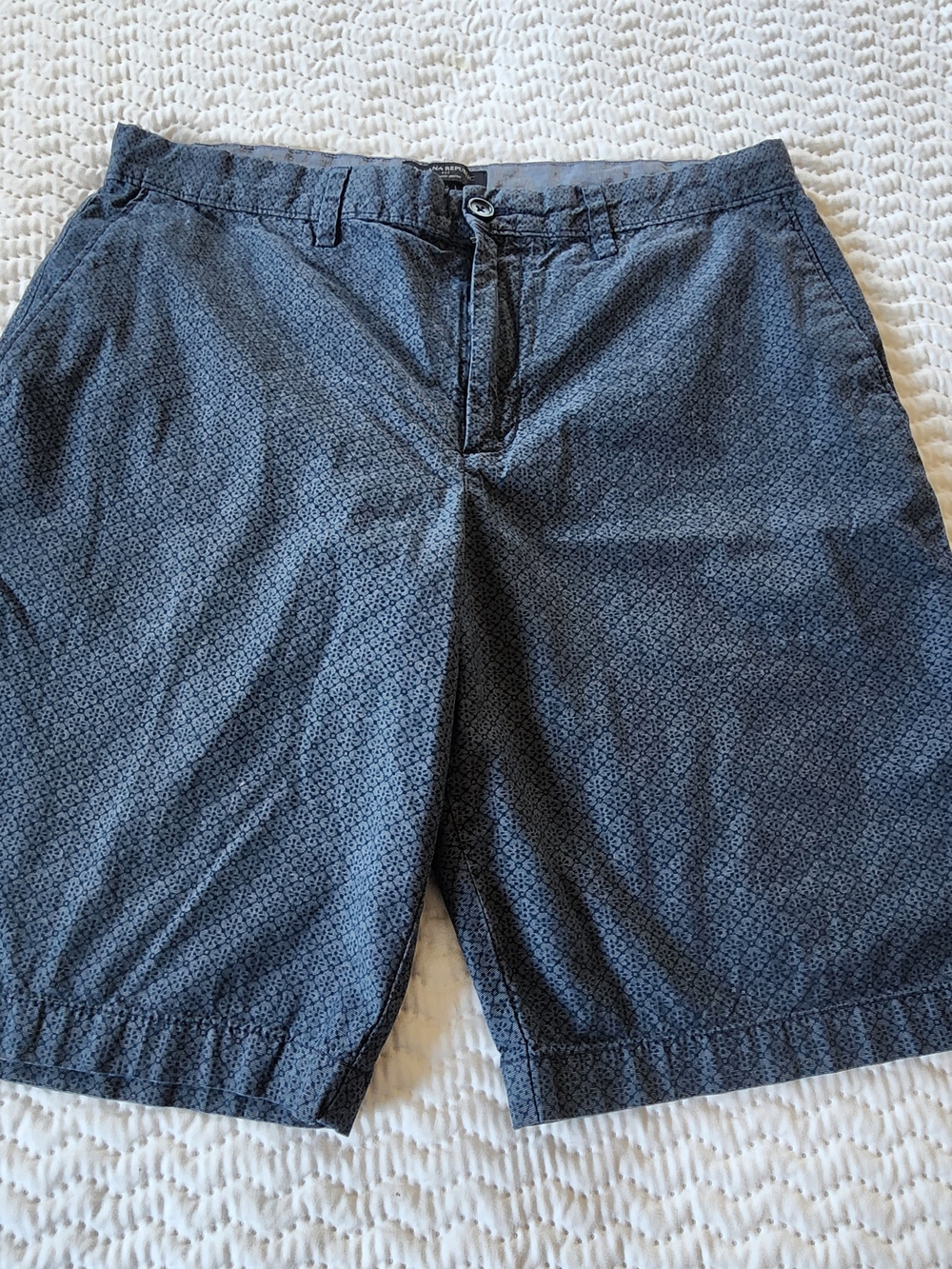 Banana Republic Men's Navy Micro-Pattern Flat Front Shorts Size 35